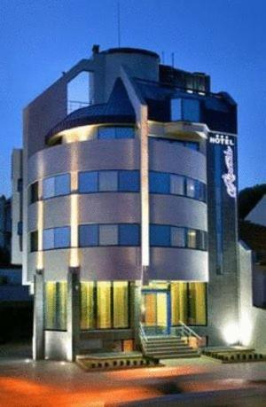 河畔酒店 扬博尔 外观 照片